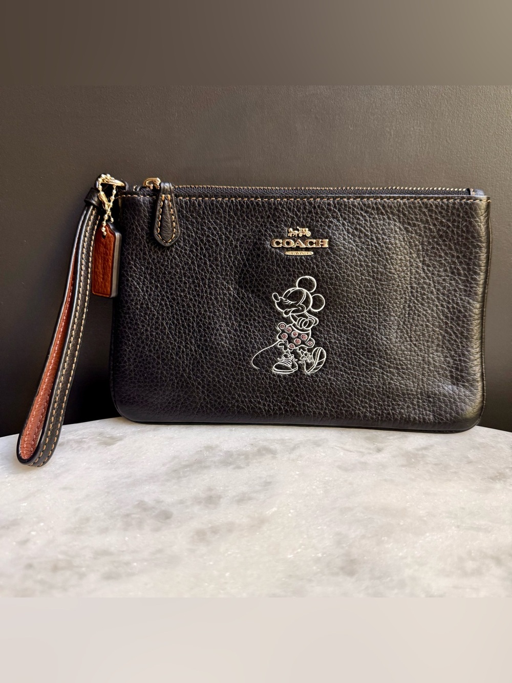 Coach X Disney Corner Zip Wristlet Minnie Mouse Motif Black Pebbled Leather